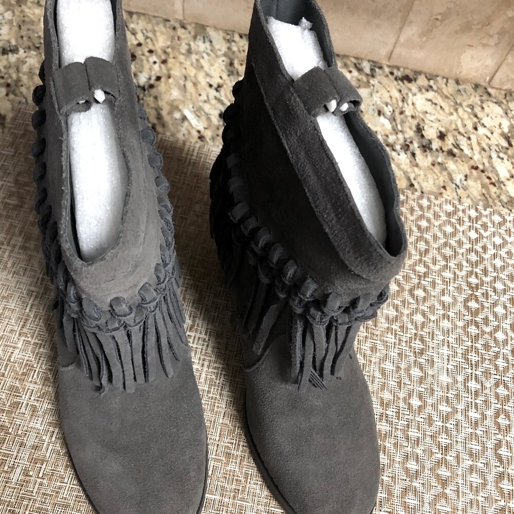 NWT Sbicca Suede Fringe Bootie in Style Sound , color charcoal ,size 7.5. - Picture 4 of 6